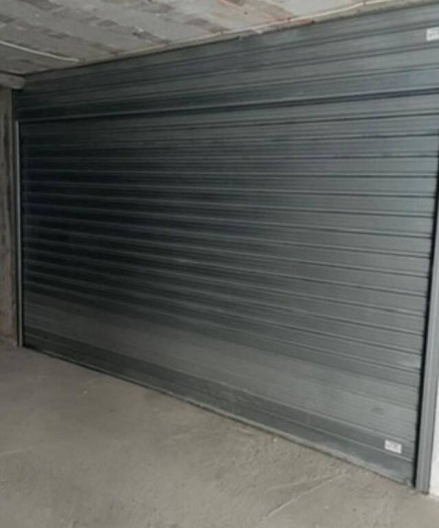 Shitet Apartament 2+1+2 poste parkimi  Shkoze