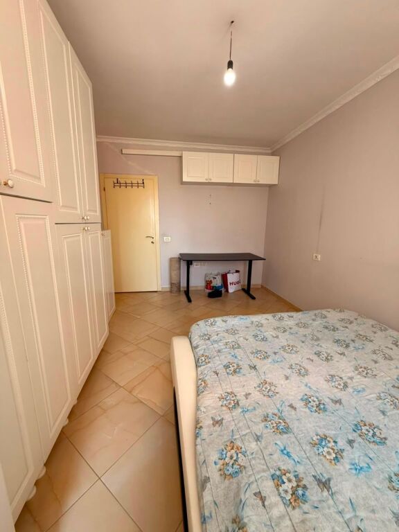 Jepet me qera Apartamenti 1+1, Astir rruga Loni Ligori 400 mije leke te vjetra