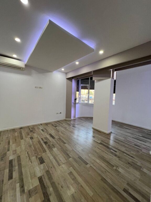 UFFICIO IN AFFITTO 110 M2 PIAZZA WILLSON 140.000 LEKE FH-84272