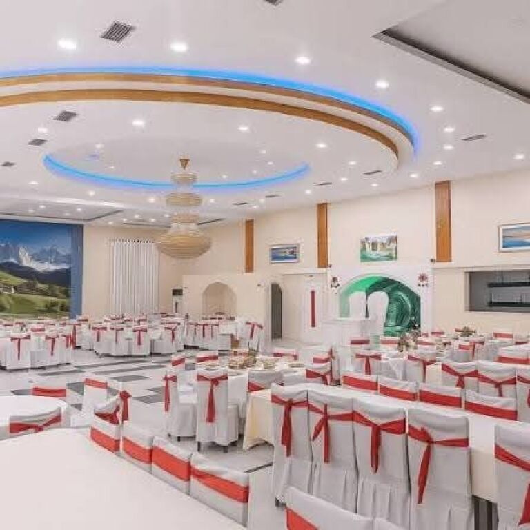 AMBIENT BIZNESI , RESTORANT DASMASH ME QIRA - KAMEZ