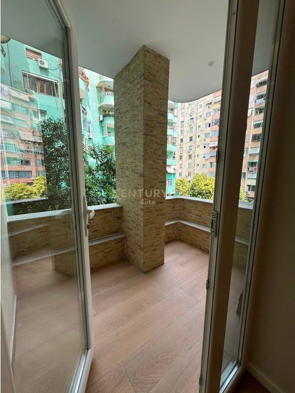 Apartament 1+1 Për Shitje në Komuna e Parisit, 138,800 €