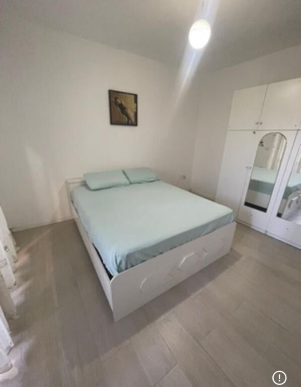 Shitet Apartament 2+1+2 poste parkimi  Shkoze