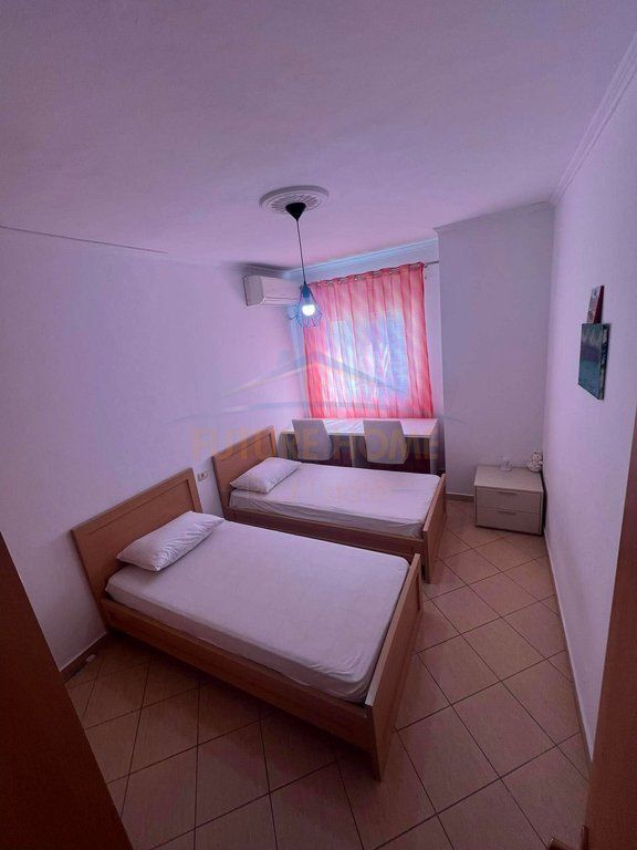 QERA APARTAMENT 2+1,UNAZA E RE,TIRANE