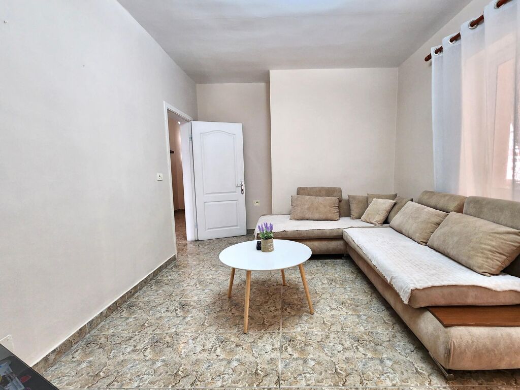**For Rent: 1+1 + Separate Kitchen (City Center – Plaza, Behind the Museum), 4th Floor, with Elevator – Furnished, 2 Air Conditioners | €600/Month**