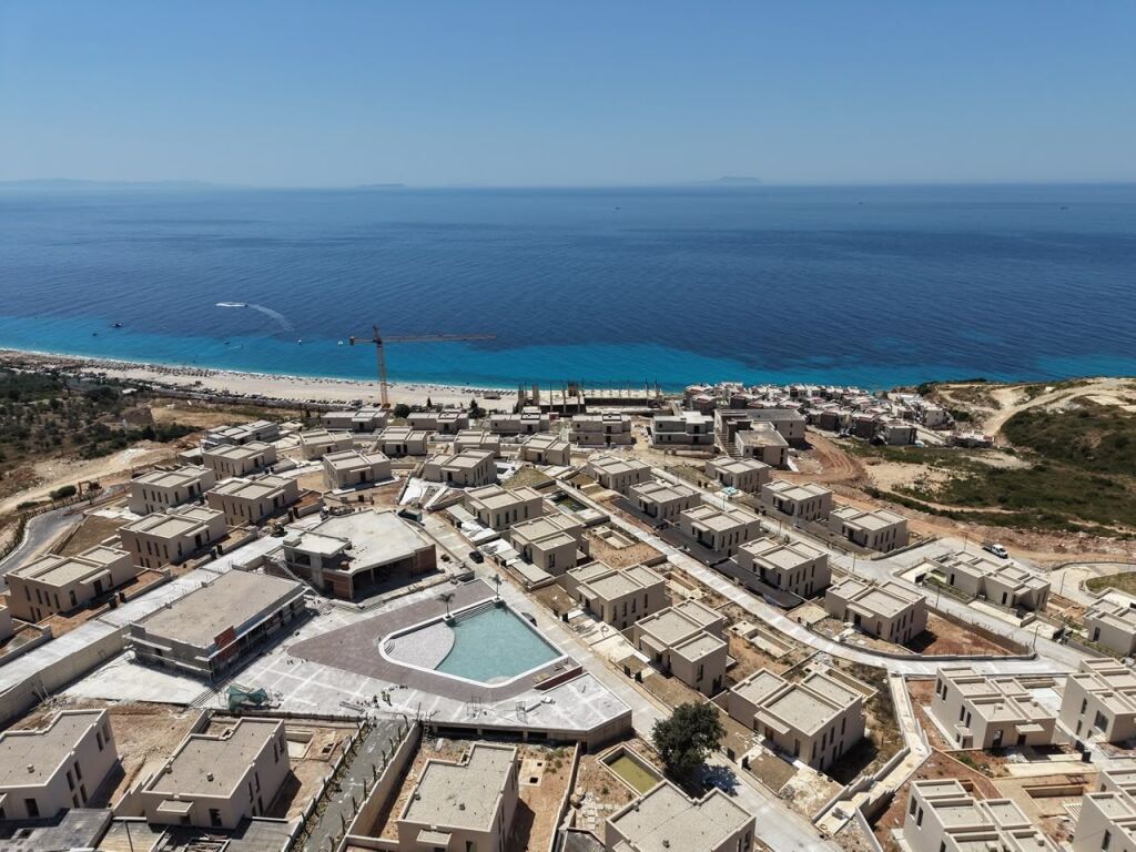 VILLA PREMIUM CON PISCINA IN VENDITA A DRIMADHE