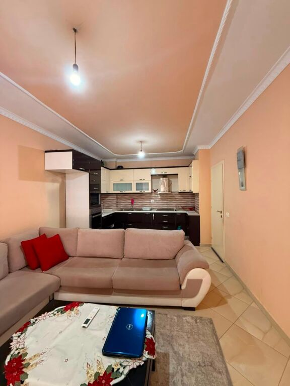 Jepet me qera Apartamenti 1+1, Astir rruga Loni Ligori 400 mije leke te vjetra