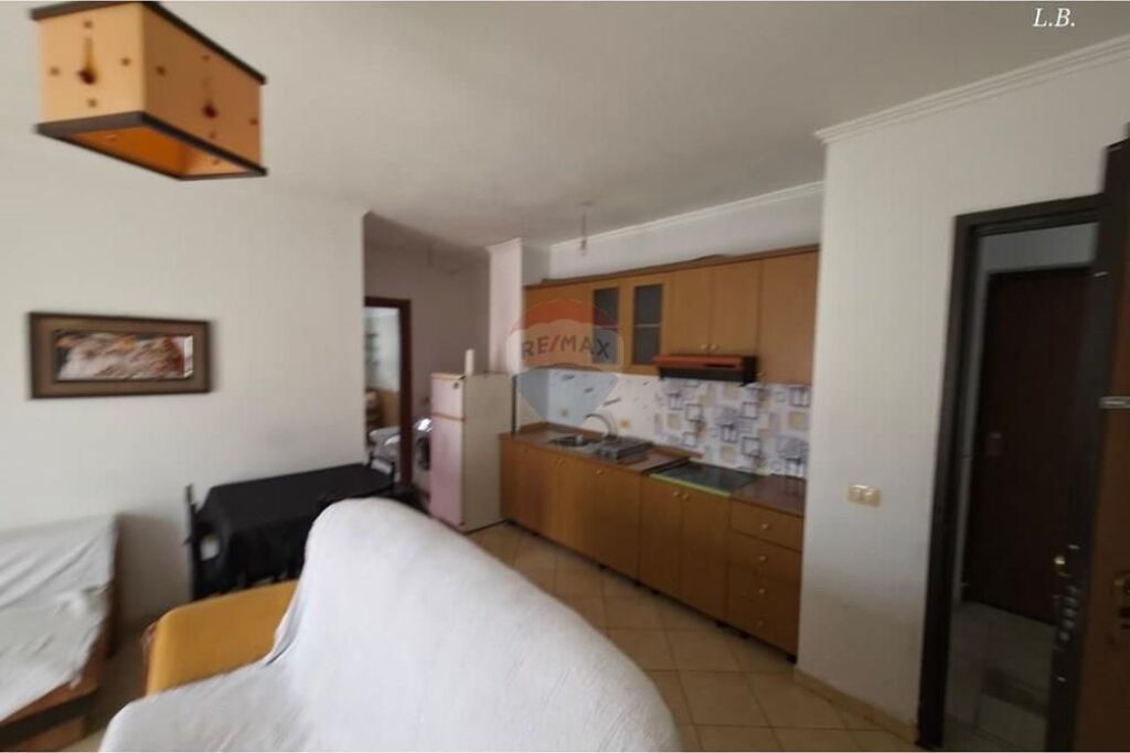 Jepet me qira apartament 1+1, Qendra Kristal