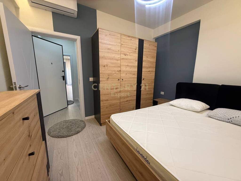 APARTAMENT 1+1 NE RRUGEN E BARRIKADAVE PER QIRA!