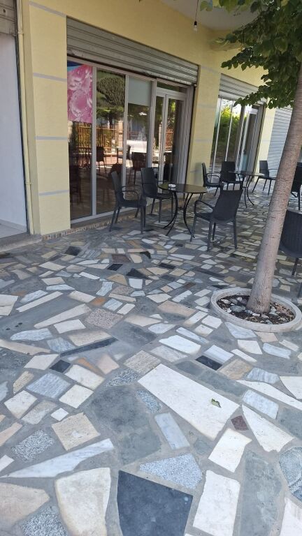 AMBIENT BIZNESI , RESTORANT DASMASH ME QIRA - KAMEZ
