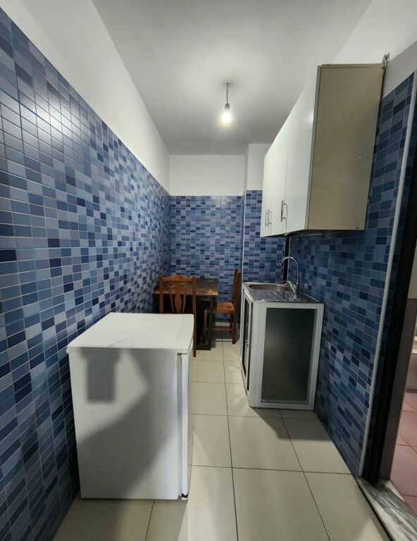 Garsoniere me qira – pranë Fakultetit të Ekonomisë - Qiraja: 24,000 lekë / muaj !