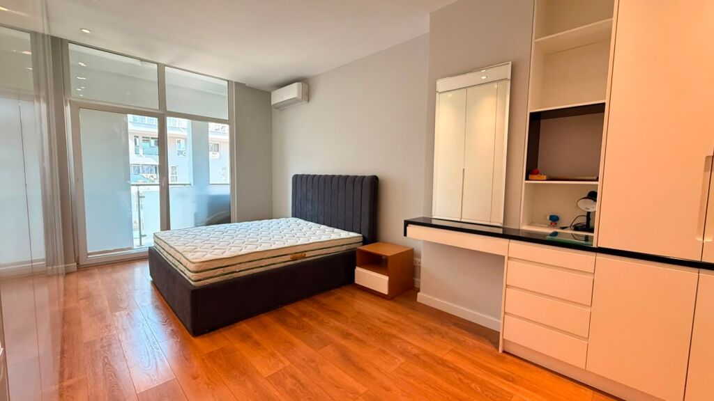 Apartament 2+1 me Qira te Komuna e Parisit, Tiranë