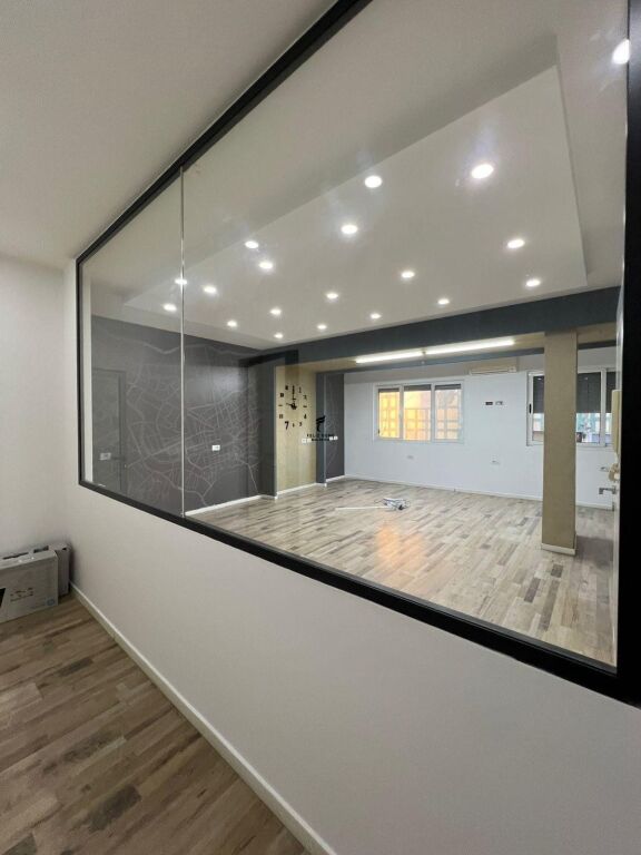 UFFICIO IN AFFITTO 110 M2 PIAZZA WILLSON 140.000 LEKE FH-84272