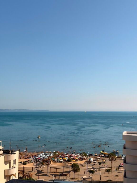Shitet Apartament 2+1 me Super Verandë dhe Pamje nga Deti – Plazh, Durrës