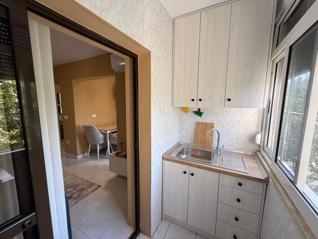 🏡 Appartamento 1+1 in affitto – Ali Demi | Vicino al nuovo Maternità “Koço Gliozheni”