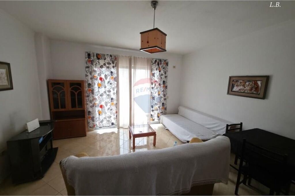 Jepet me qira apartament 1+1, Qendra Kristal