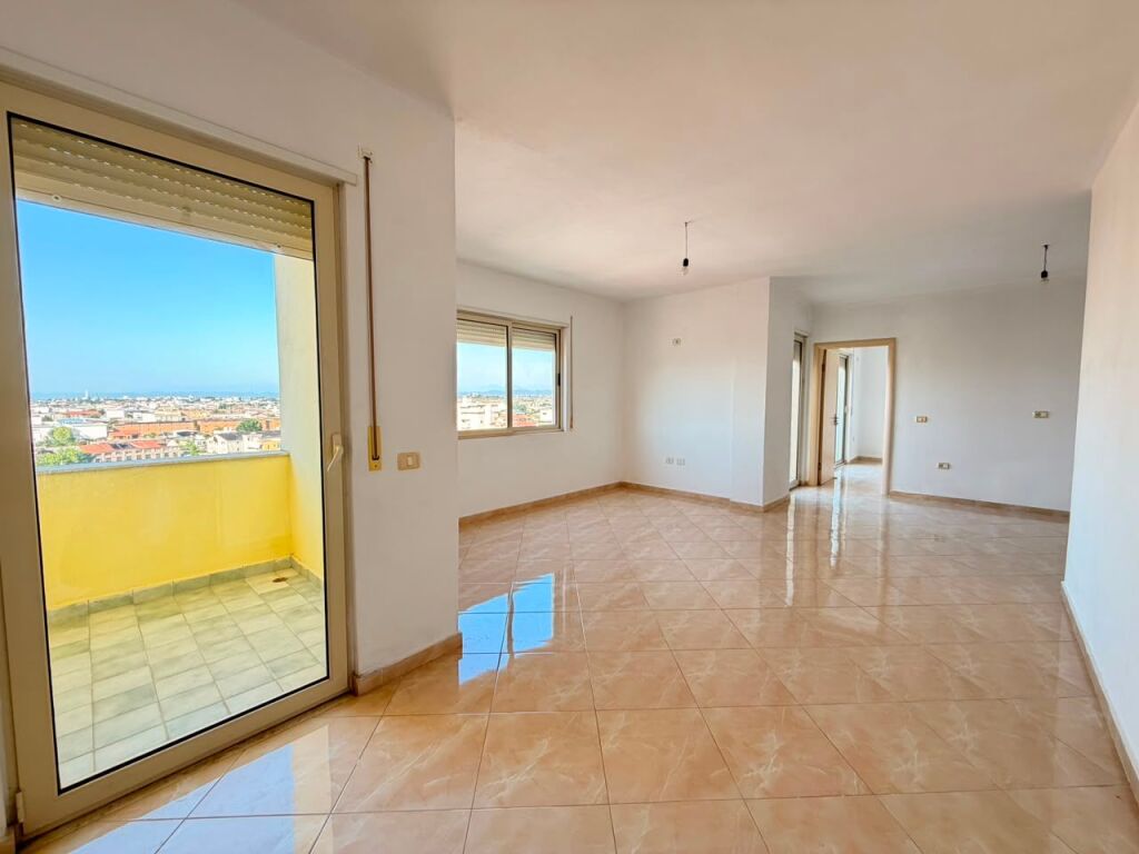 Shitet Apartament 2+1 me Super Verandë dhe Pamje nga Deti – Plazh, Durrës