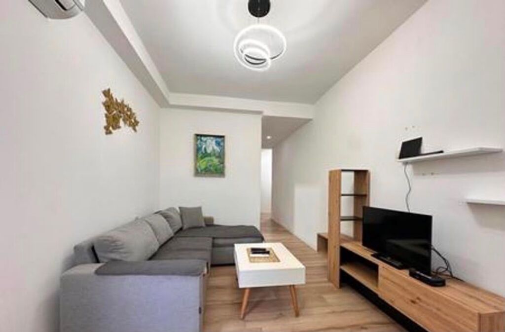 Shitet Apartament 2+1+2 poste parkimi  Shkoze