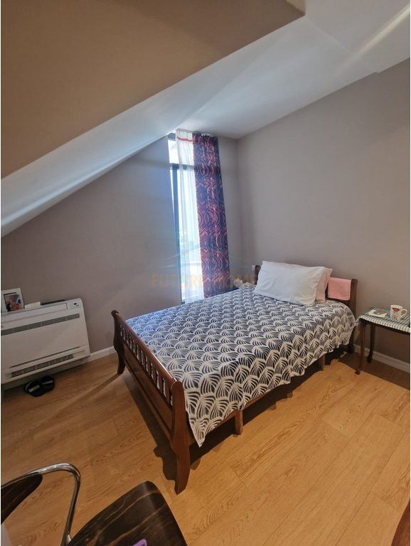 Affitto, Villa su 2 Piani, Porcellana . PRM71786
