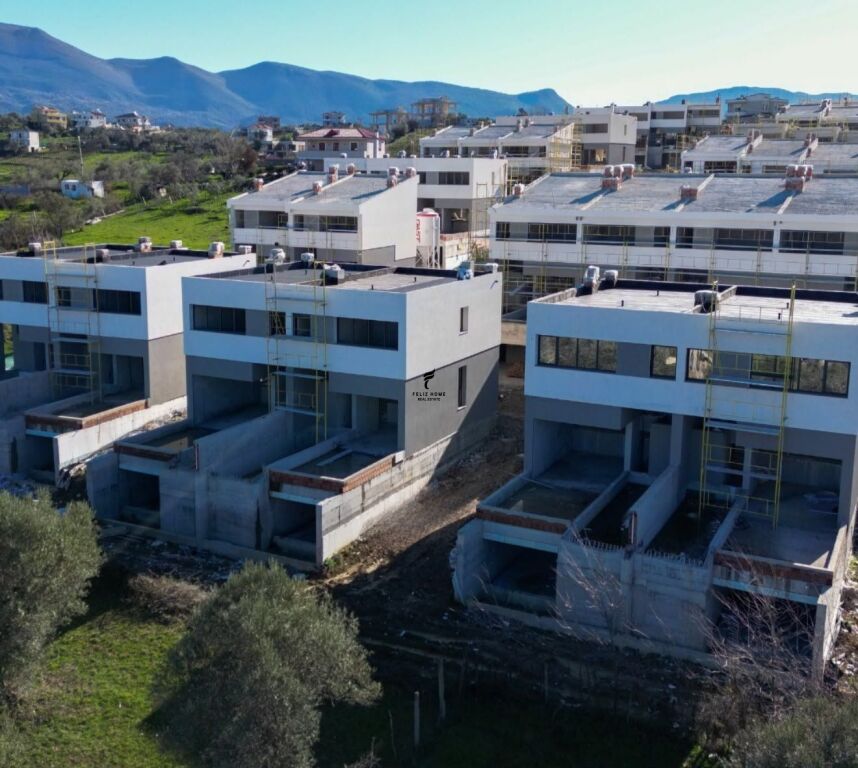 LUXURY VILLA FOR SALE 230 M2 LUNDER 710,000 EURO FH-84147