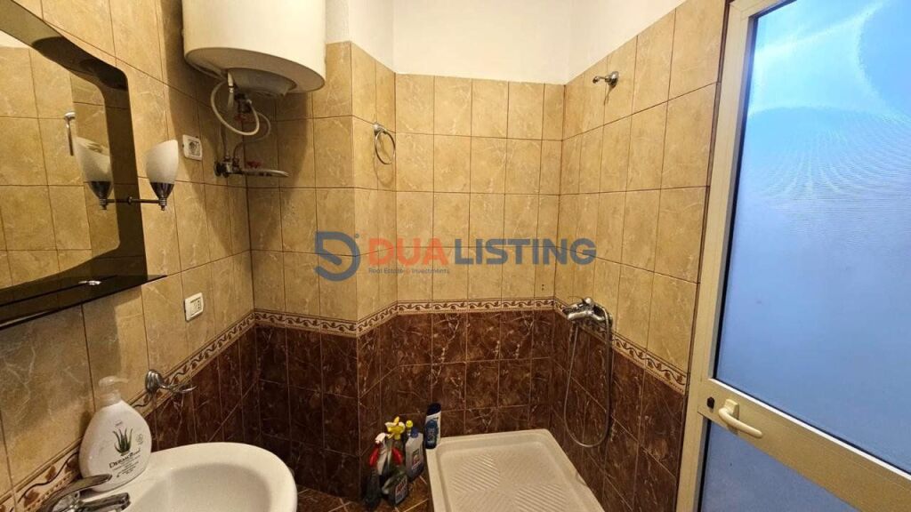 🏡 Qera | Apartament 2+1 📍 Rruga Barrikadave, Tiranë