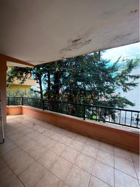 Qera, Vilë , Kodra e Priftit, Tirane