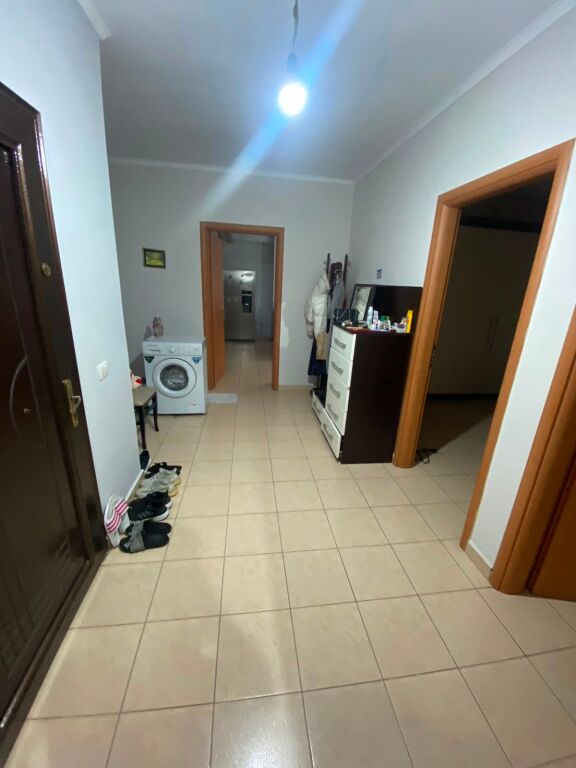 🔥 SUPER OFERTË NË ASTIR – PRANË BAR ARTISTIT! 🔥  🏡 Shitet apartament 2+1 me hipotekë, në një nga zonat më të kërkuara të Astirit.  ✅ Kati 2 banim 📐 118.3 m² bruto | 110 m² neto 💶 165,000 € (i diskutueshëm)