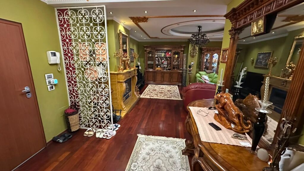 Apartament 3+1 me qira ne Qender