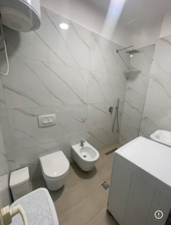 Shitet Apartament 2+1+2 poste parkimi  Shkoze