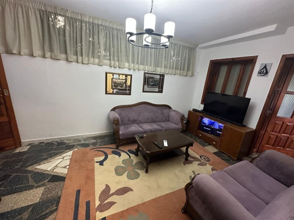 🏠Tek Xhamlliku jepet me qera kati i I-re i nje vile,2+1,i mobiluar 50,000Lek