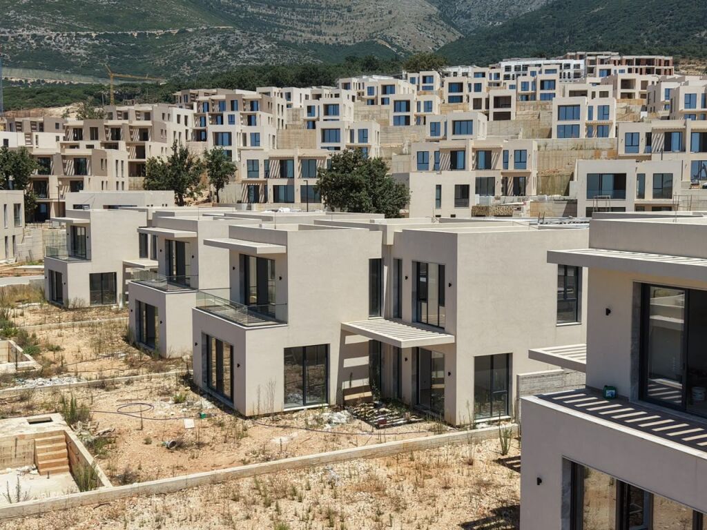 VILLA PREMIUM CON PISCINA IN VENDITA A DRIMADHE