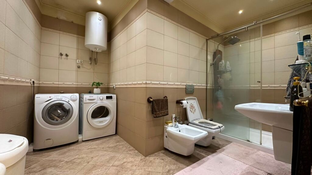 Apartament 3+1 me qira ne Qender
