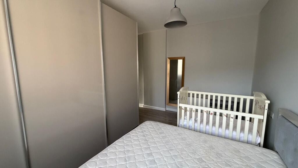 Jepet apartament 2+1 me qera Liqeni i thate !