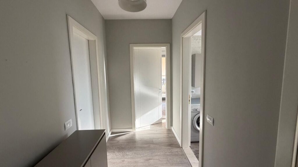 Jepet apartament 2+1 me qera Liqeni i thate !
