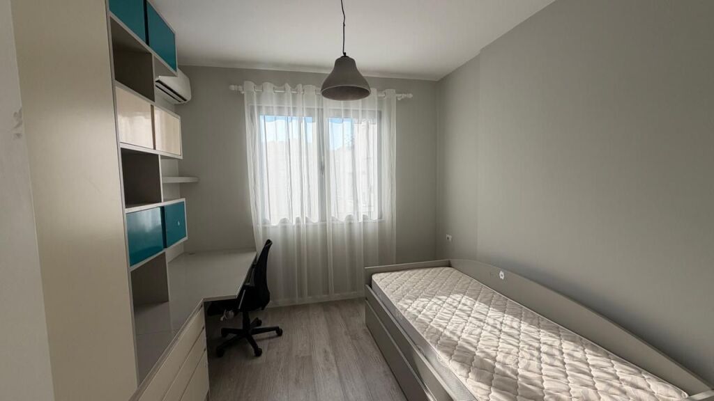 Jepet me qira 2+1+1 Liqeni i Thate 650 mije leke