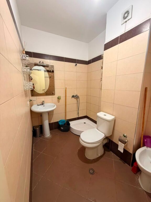 Jepet me qera Apartamenti 1+1, Astir rruga Loni Ligori 400 mije leke te vjetra