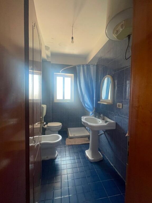 🏡 Jepet me qira apartament 2+1 në Rrugën Ramazan Farka, pranë Rruges Bardhyl
