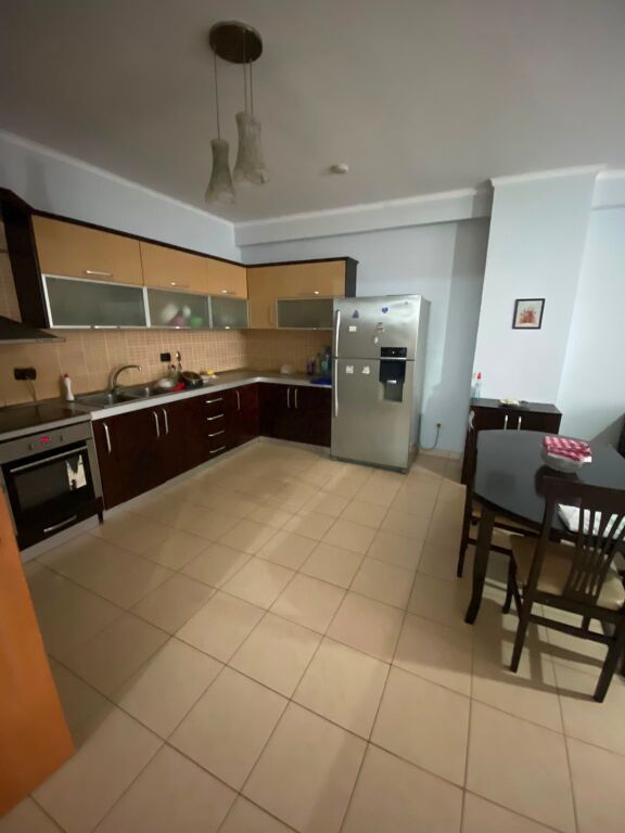 🔥 SUPER OFERTË NË ASTIR – PRANË BAR ARTISTIT! 🔥  🏡 Shitet apartament 2+1 me hipotekë, në një nga zonat më të kërkuara të Astirit.  ✅ Kati 2 banim 📐 118.3 m² bruto | 110 m² neto 💶 165,000 € (i diskutueshëm)