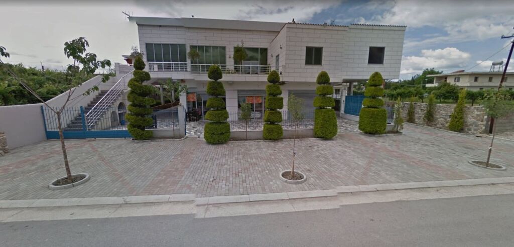 AMBIENT BIZNESI , RESTORANT DASMASH ME QIRA - KAMEZ