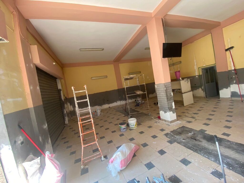 Locale commerciale+Parcheggio 900 m2+Appartamento arredato 3+1 in affitto a Kashar, vicino a Top Channel, Astir, Yzberisht.