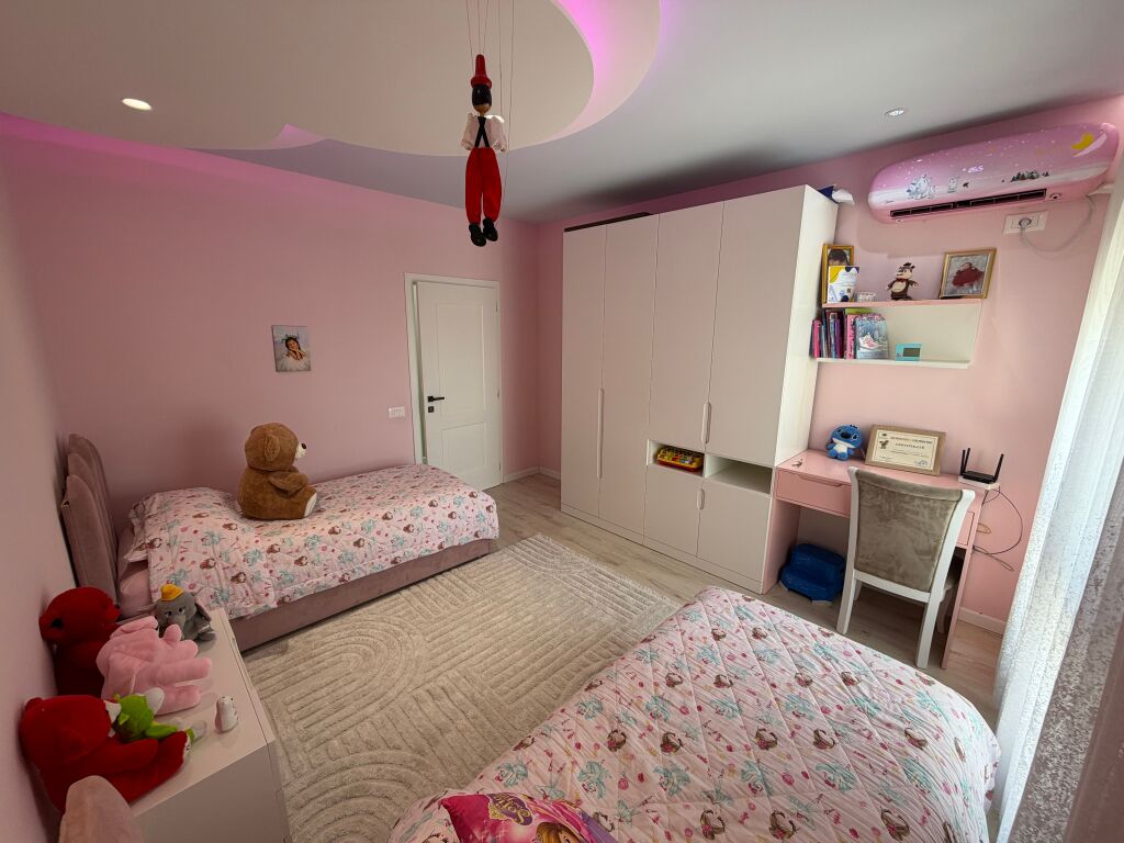 🏡 Appartamento 2+1 in vendita – Vicino a Villa L2, Astir  📍 Posizione: Vicino a Villa L2, Astir 📐 Superficie: 119 m² 🏢 Piano: 5, in palazzo con ascensore 🛋️ Appartamento venduto arredato 🌅 Orientamento: Ovest  💶 Prezzo: 155.000 €  