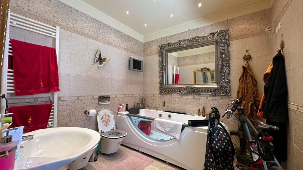 Apartament 3+1 me qira ne Qender
