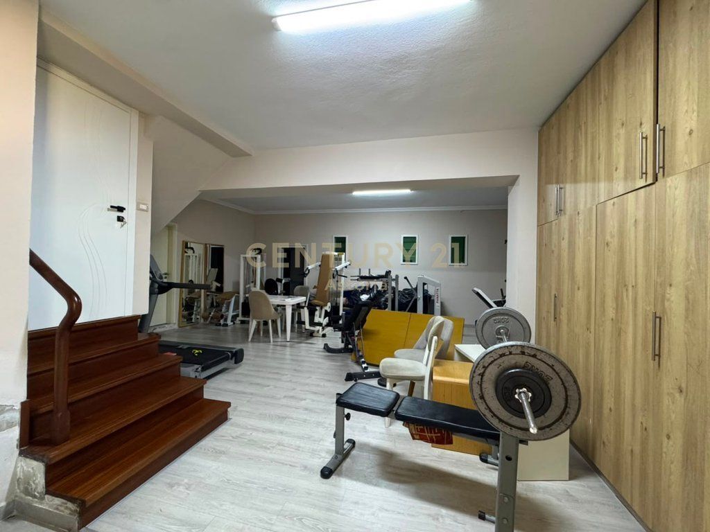 VILLA SU 3 PIANI IN AFFITTO, VIA HERMAN GMEINER, SAUK