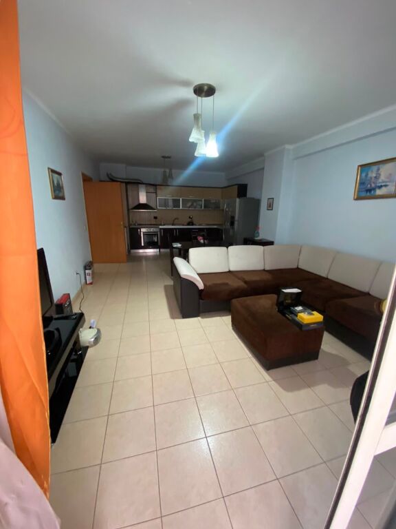 🔥 SUPER OFERTË NË ASTIR – PRANË BAR ARTISTIT! 🔥  🏡 Shitet apartament 2+1 me hipotekë, në një nga zonat më të kërkuara të Astirit.  ✅ Kati 2 banim 📐 118.3 m² bruto | 110 m² neto 💶 165,000 € (i diskutueshëm)