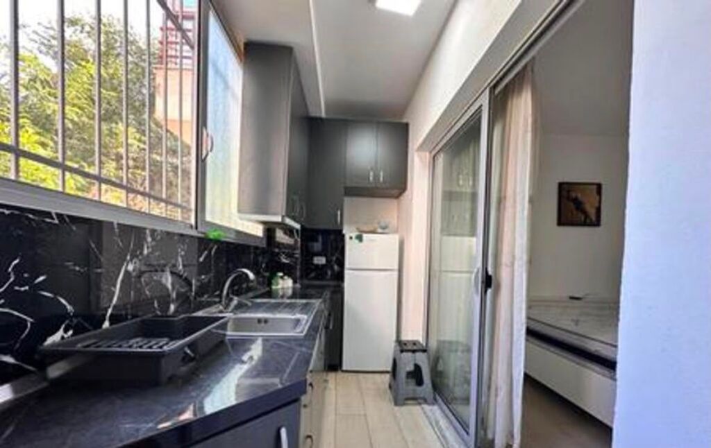 Shitet Apartament 2+1+2 poste parkimi  Shkoze