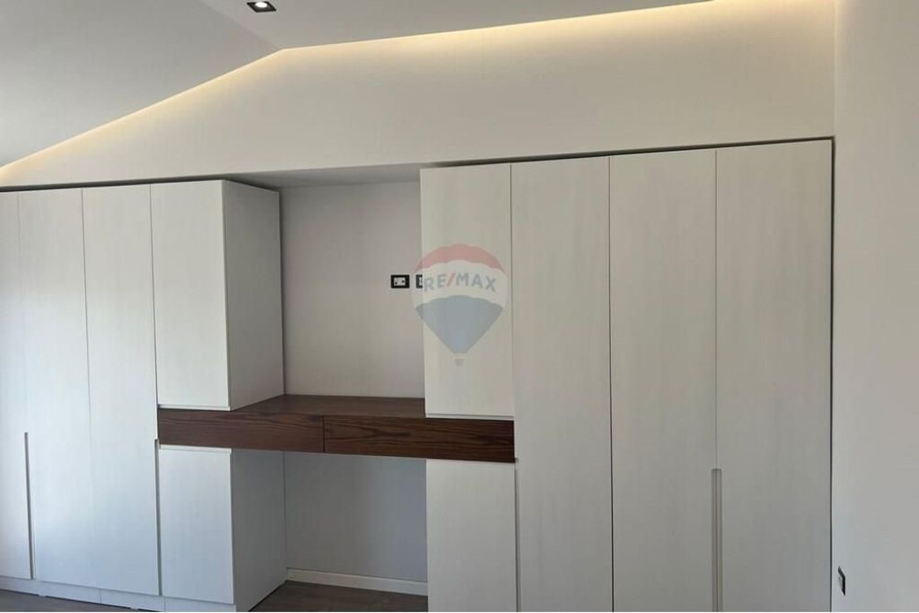 Jepet me qira apartament 2+1, Fresk