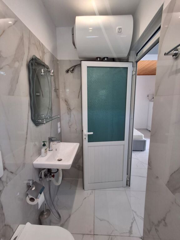 🏡 Monolocale in affitto a lungo termine – Rruga e Re, Vlorë 🌊