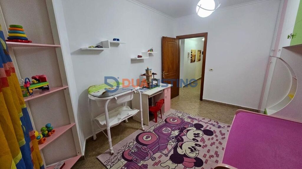 🏡 Qera | Apartament 2+1 📍 Rruga Barrikadave, Tiranë