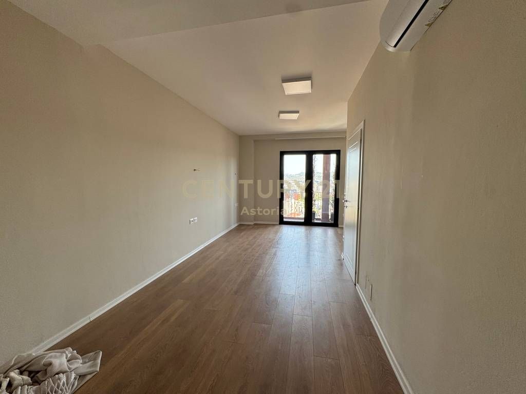 ZYRË PREMIUM ME QIRA NË TIRANA GARDEN BUILDING 2,500 € /Muaj