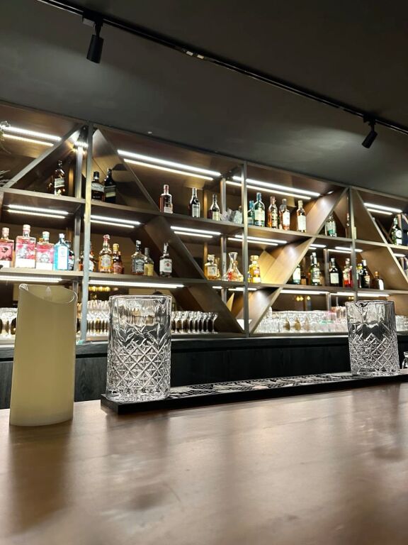 Myslym Shyr, 140m2 Premises for sale, WITH MORTGAGE/rented as Lounge - Bar!