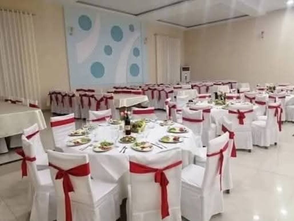 AMBIENT BIZNESI , RESTORANT DASMASH ME QIRA - KAMEZ